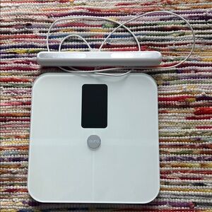 Aura full body scale. Works with Fitdays app.